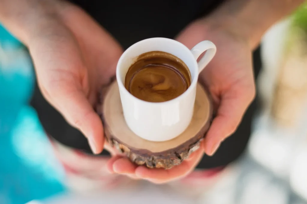 Forsiden bilde av en kaffe kopp.